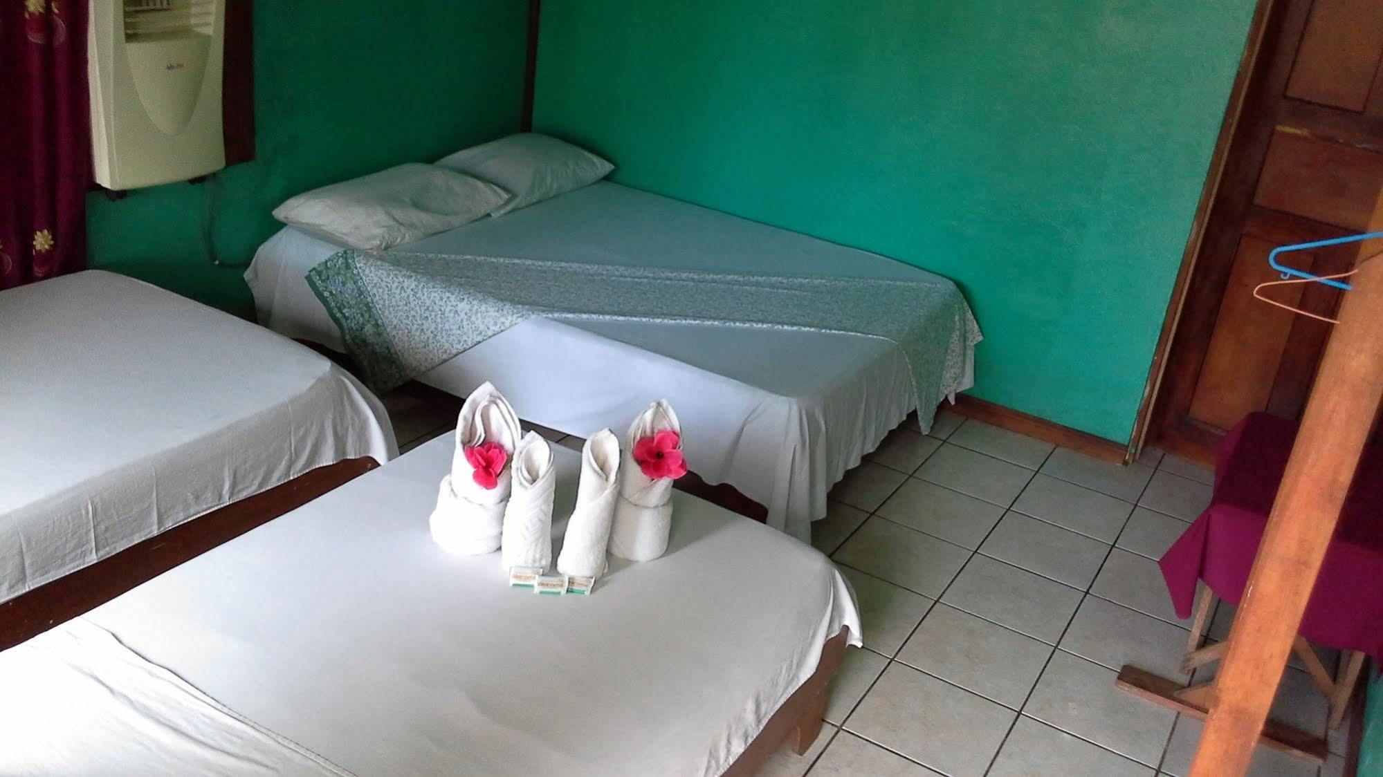 Cabinas Miss Miriam 2 トルトゥゲーロ エクステリア 写真