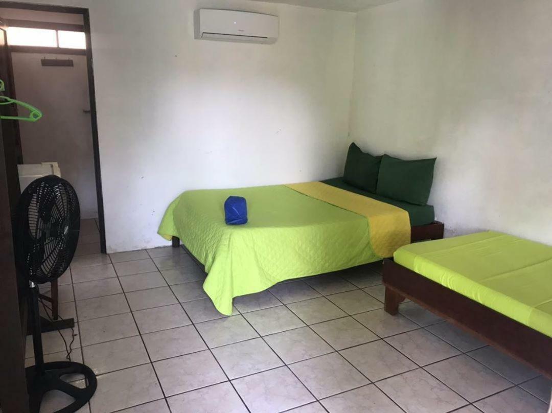 Cabinas Miss Miriam 2 トルトゥゲーロ エクステリア 写真